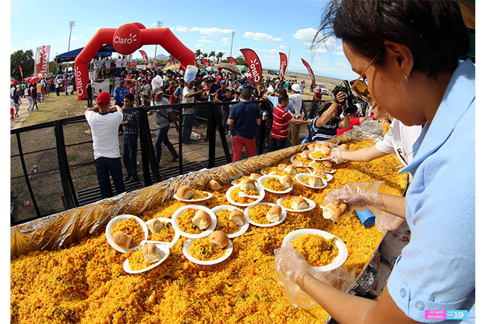 Viva Nicaragua Canal 13 inicia la Semana Santa con un inmenso arroz marinero