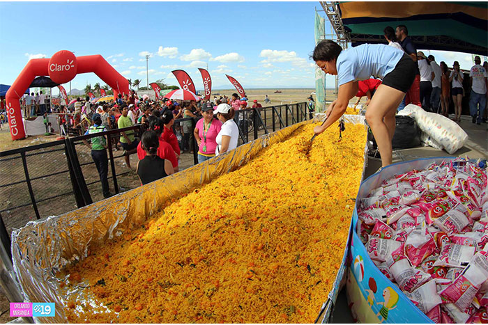 Viva Nicaragua Canal 13 inicia la Semana Santa con un inmenso arroz marinero