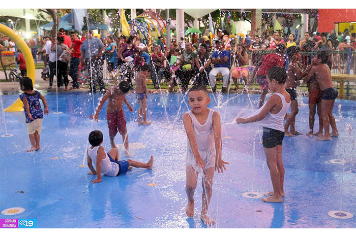 ¡Un rico chapuzón en el Parque Acuático de Managua!