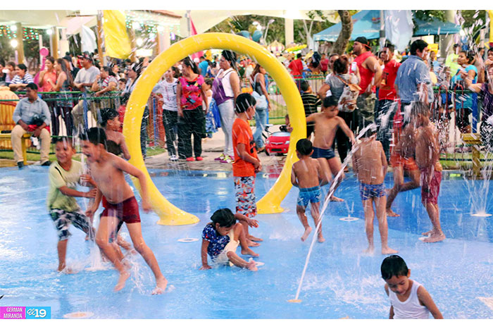 ¡Un rico chapuzón en el Parque Acuático de Managua!