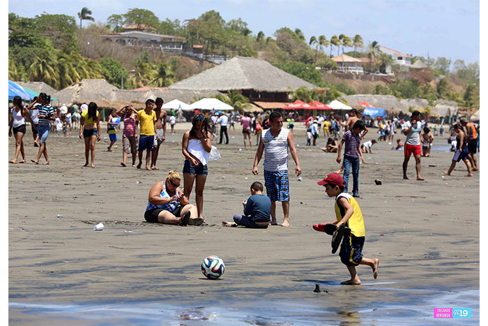Pochomil y Masachapa reciben a miles de veraneantes