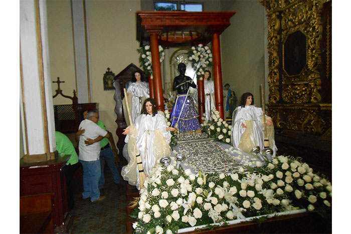 Leoneses inician Semana Santa con misas madrugadoras por San Benito de Palermo