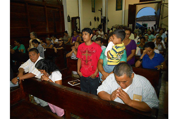 Leoneses inician Semana Santa con misas madrugadoras por San Benito de Palermo
