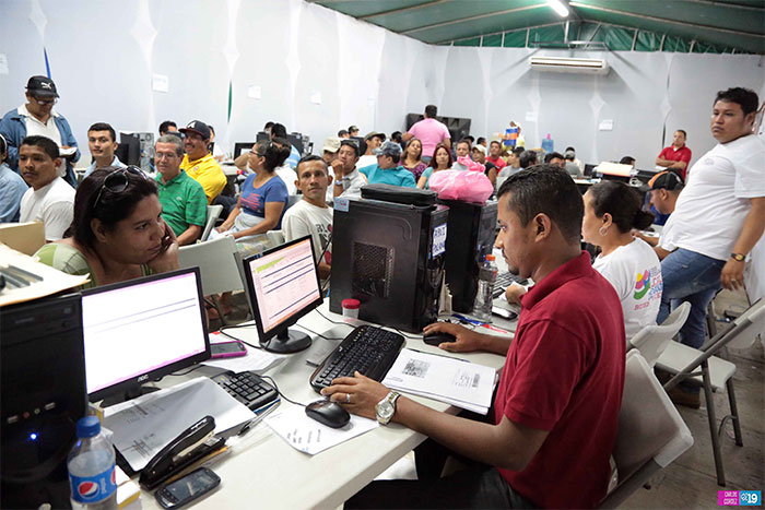 Destacan medida de extender venta de sticker de rodamiento