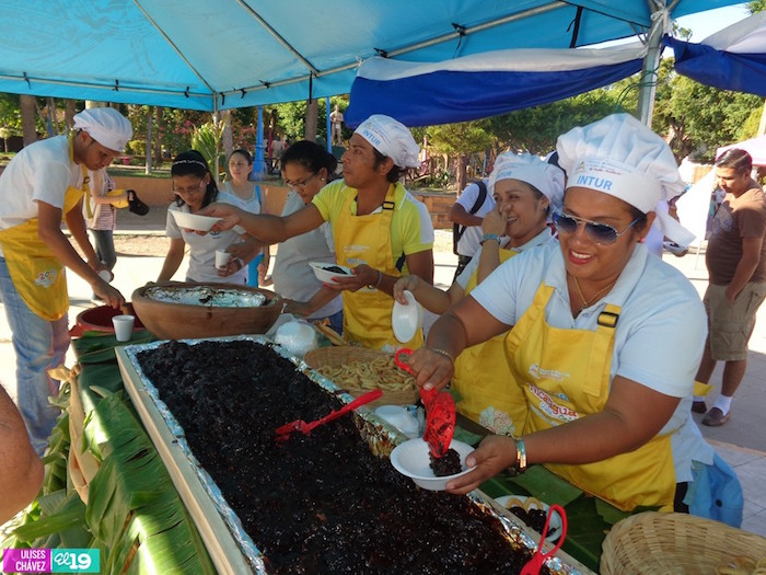 Dirialeños elaboran y disfrutan el Almíbar más grande de su municipio