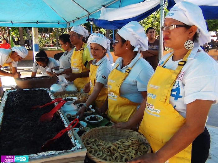 Dirialeños elaboran y disfrutan el Almíbar más grande de su municipio