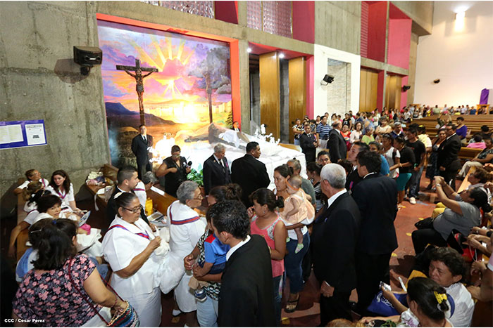 Cardenal Brenes celebra junto a feligreses de Managua la Misa de la Cena del Señor