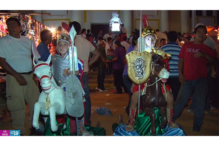 Masayas acompañan al Señor de los Milagros en Santo Entierro