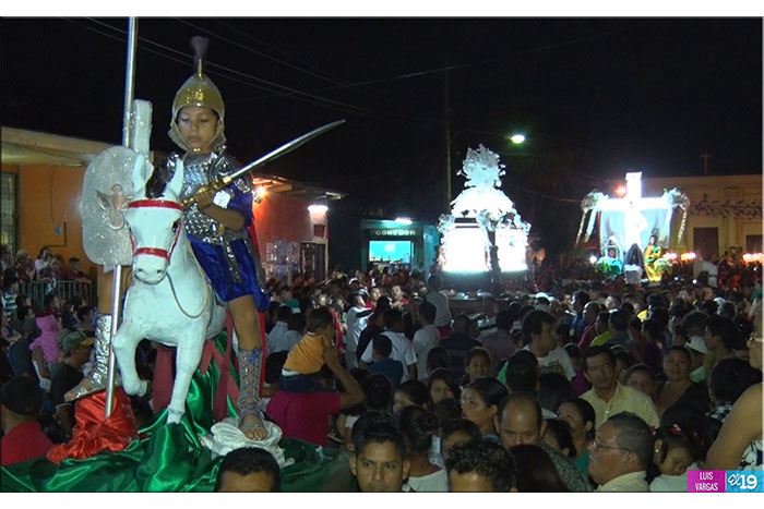 Masayas acompañan al Señor de los Milagros en Santo Entierro