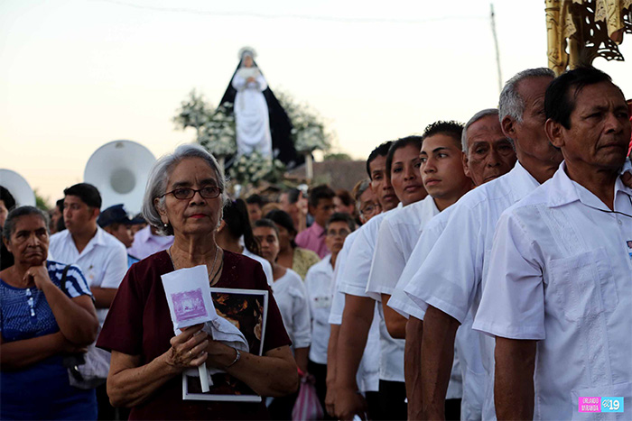 Leoneses viven con fe tradición de las Alfombras Pasionarias y el Santo Entierro