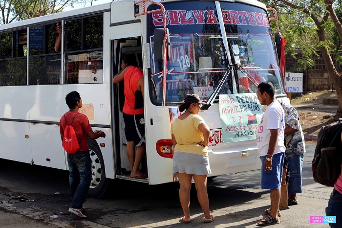 Xiloá recibe a miles de veraneantes de los barrios de Managua