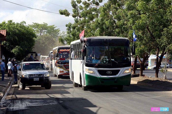 Xiloá recibe a miles de veraneantes de los barrios de Managua