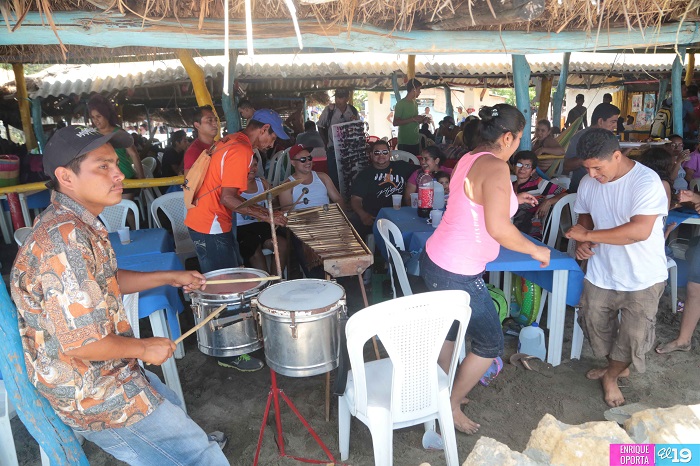 Familias nicaragüenses viven y disfrutan el verano en La Boquita