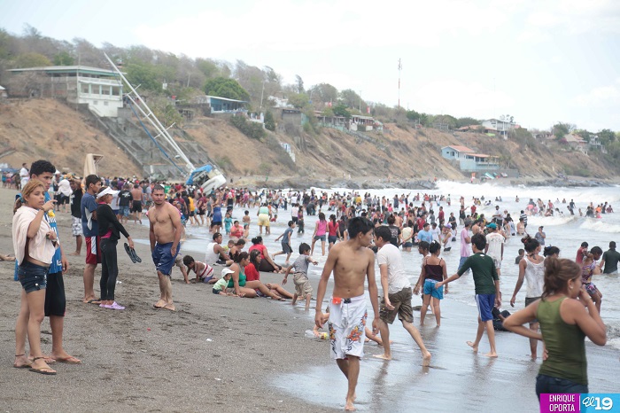 Familias nicaragüenses viven y disfrutan el verano en La Boquita
