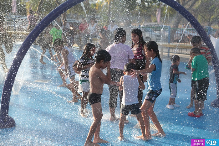 Diversión familiar en Parque Acuático durante fin de semana de pascuas