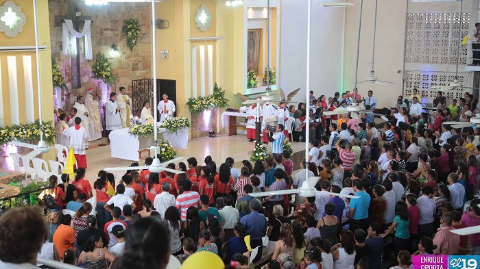 Familias católicas celebran resurrección de Jesucristo