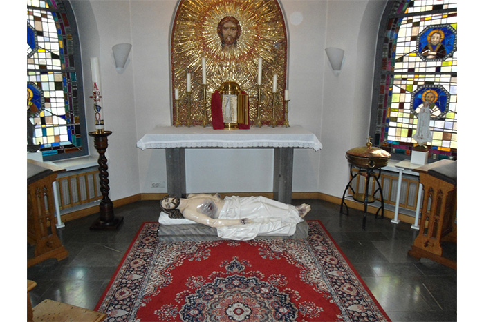 Manos nicaragüenses restauran arte sacro en Finlandia