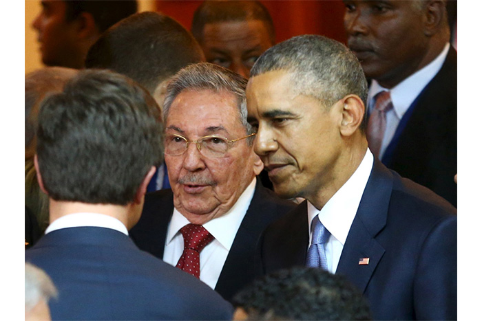 Raúl y Obama se saludan en inicio de VII Cumbre de las Américas (FOTOS y VIDEO)