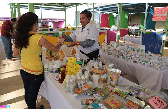 Centenares visitan apertura de Feria de Alimentos, Nutrientes y Medicina Natural