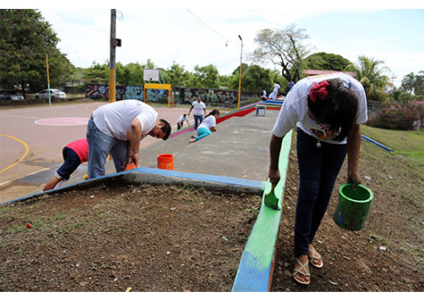 Jóvenes sandinistas remozan parque del barrio William Díaz
