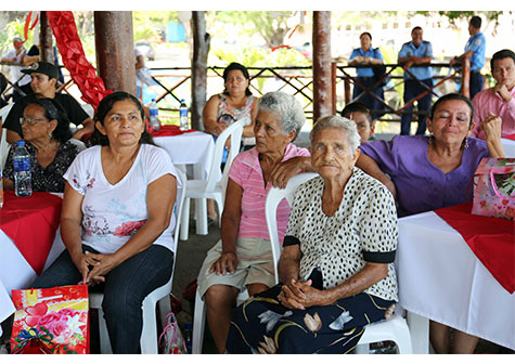 Policía Nacional rinde homenaje a madres de policías caídos