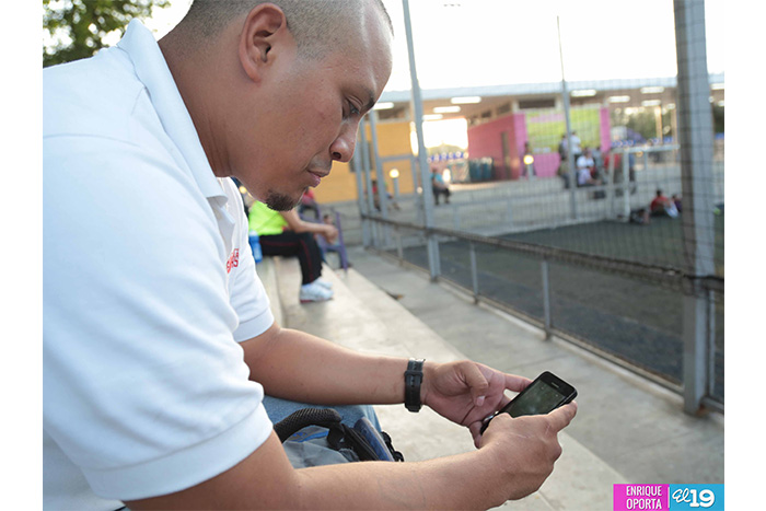 Población disfruta servicio gratuito de Wifi en parques y plazas