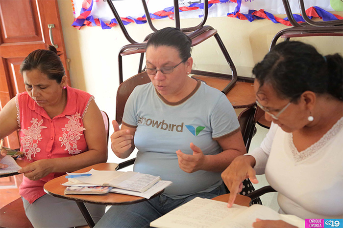 Mined capacita a maestros en uso del lenguaje de señas para atender a niños con discapacidad auditiva