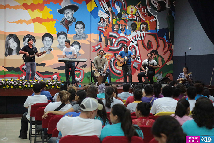Mujeres universitarias rinden homenaje a madres de Héroes y Mártires de San José de la Mulas