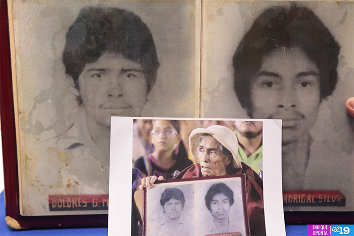 Mujeres universitarias rinden homenaje a madres de Héroes y Mártires de San José de la Mulas