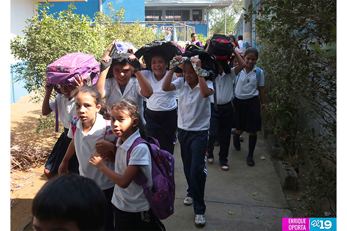 Comunidad estudiantil participa activamente en simulacros realizados en centros educativos
