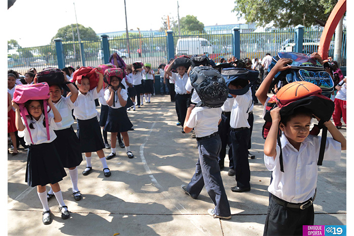 Comunidad estudiantil participa activamente en simulacros realizados en centros educativos