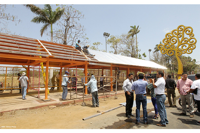 Avanza en Managua construcción de modernas paradas de buses