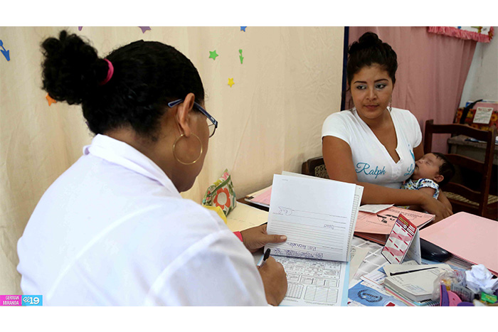 Nos atienden, pero tenemos que tener paciencia, afirman pobladores en unidades de salud