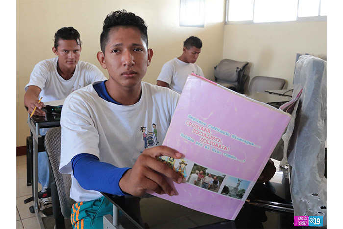 Jóvenes concretan sus metas con el apoyo del Centro de Juventud de la Policía Nacional