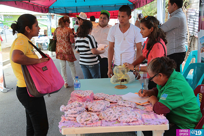 Celebran feria para promover iniciativas empresariales comunitarias