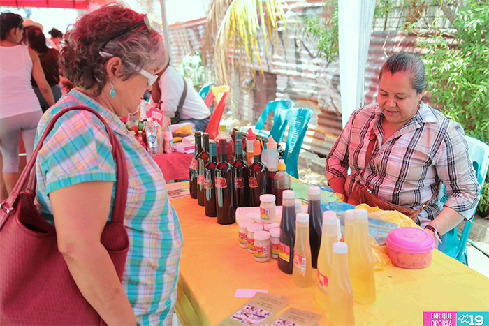 Celebran feria para promover iniciativas empresariales comunitarias