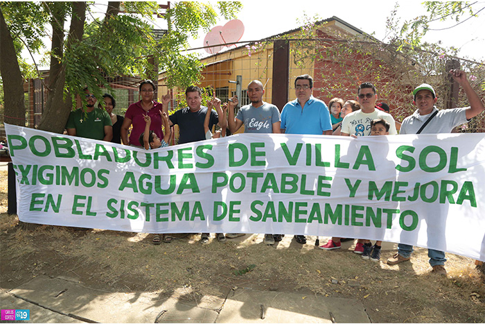 Pobladores de Villa Sol en protesta por agua contaminada  