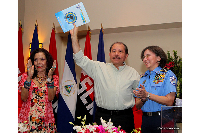 Daniel y Rosario reciben Plan de Fortalecimiento de la Seguridad Ciudadana 