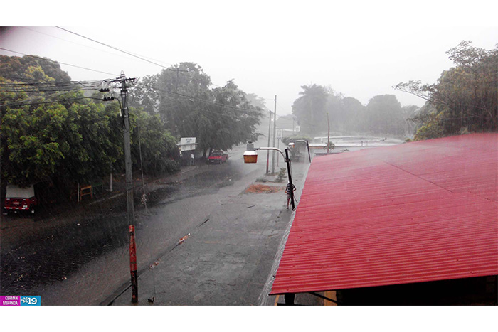 Managua despierta con truenos y lluvia