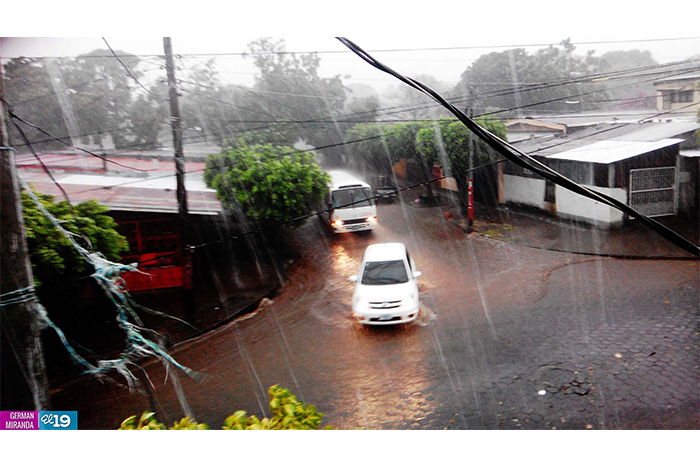 Managua despierta con truenos y lluvia
