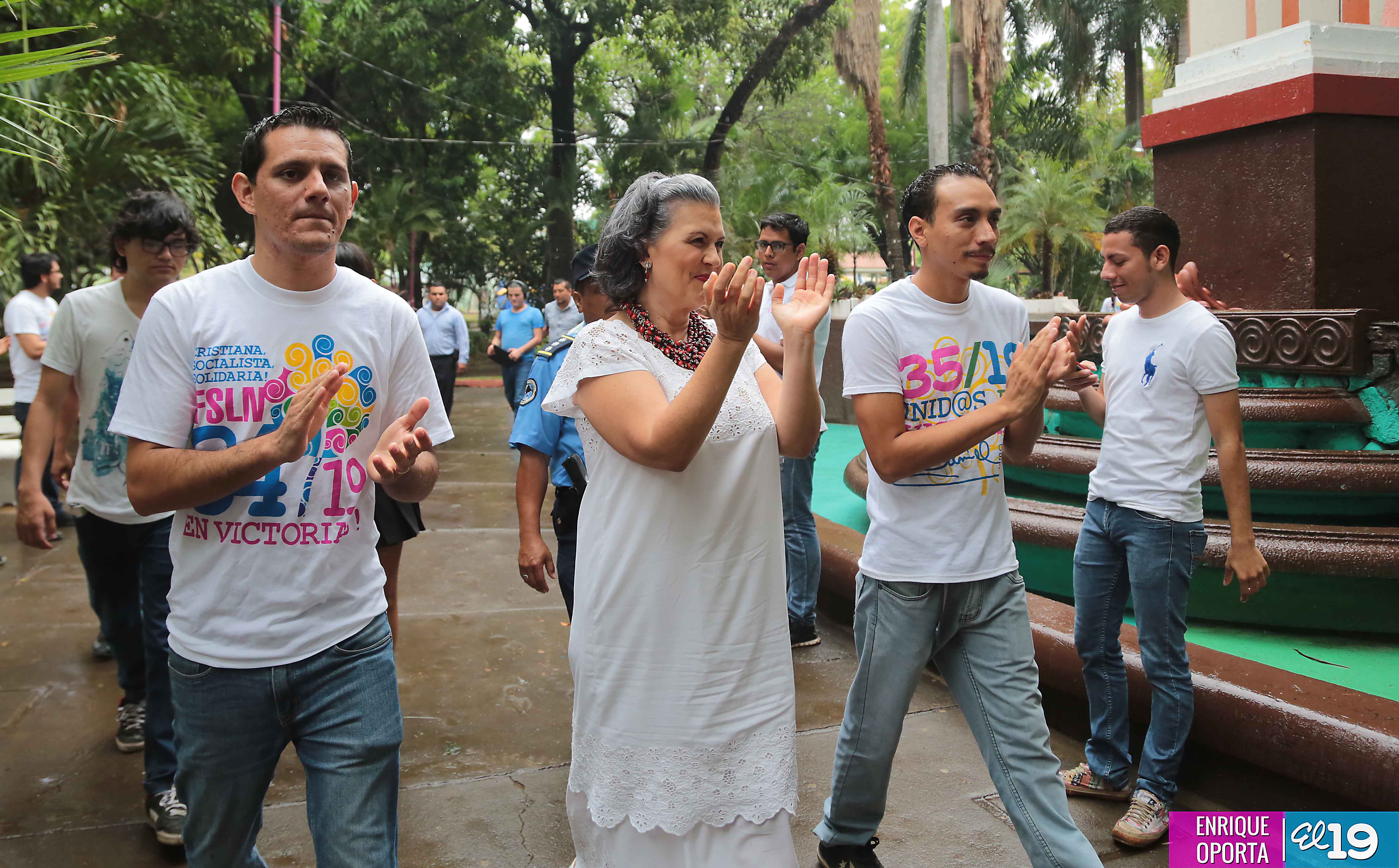 Marcela e hijos visitan mausoleo de Tomás Borge