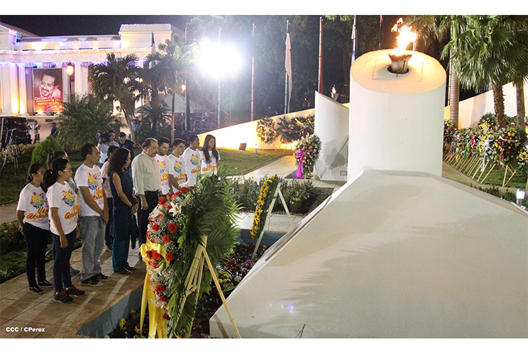 Daniel y Rosario rinden homenaje al Comandante Tomás Borge Martínez