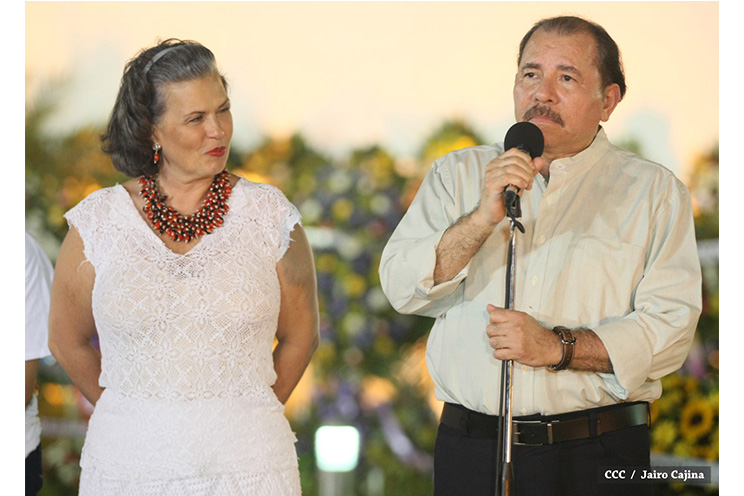 Daniel y Rosario rinden homenaje al Comandante Tomás Borge Martínez