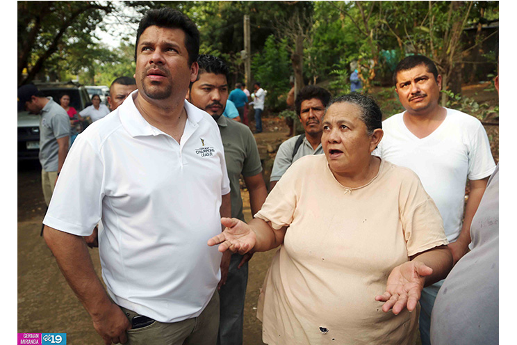 Alcaldía dialoga con familias para que accedan a ser evacuadas a lugares más seguros