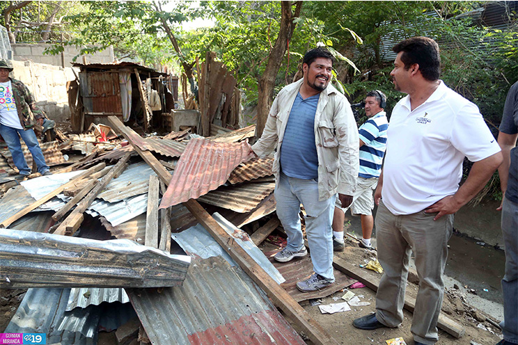 Alcaldía dialoga con familias para que accedan a ser evacuadas a lugares más seguros