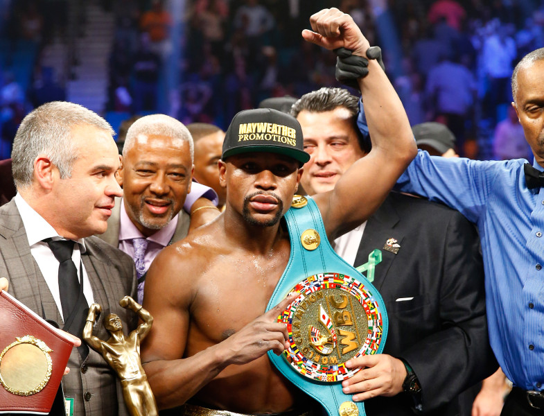 Mayweather derrota a Pacquiao por decisión unánime en la 'Pelea del Siglo'