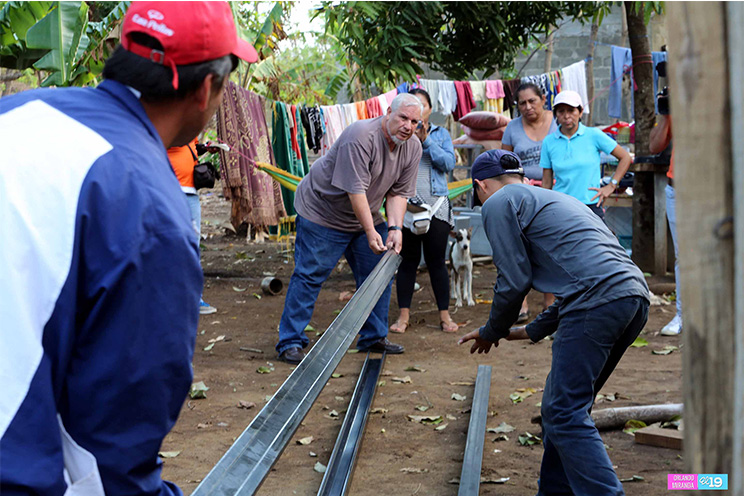 Familias de Las Flores afectadas por lluvias reciben materiales para reconstruir sus hogares
