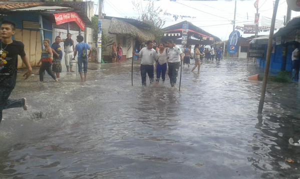 Oleajes provocan tres muertos y un desaparecido en costas del Pacífico americano