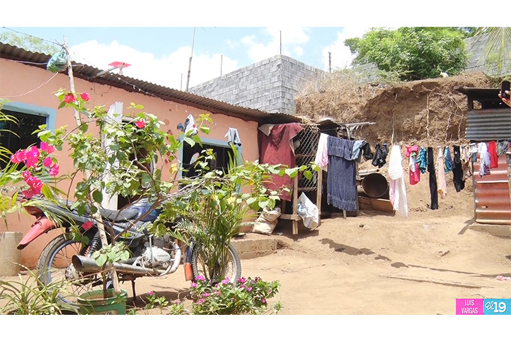 Alcaldía de Managua dialoga con familias en riesgo por peligroso muro