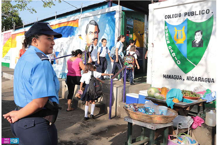 Policía Nacional garantiza seguridad a comunidad educativa del Colegio Rubén Darío